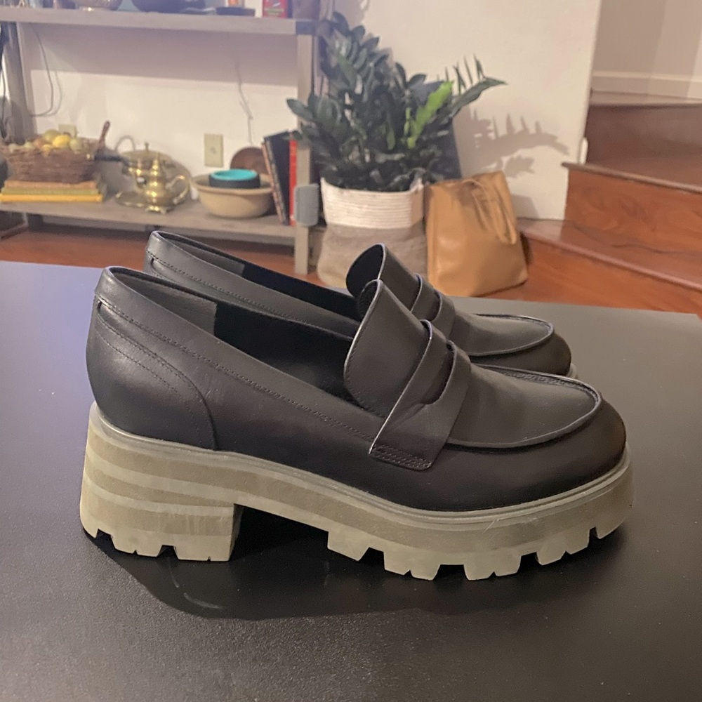 Marc Fisher Lakita Lug Sole Loafer in Black w/ Green sole Size 9